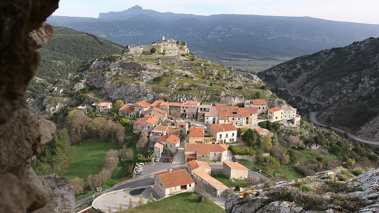 Fenouillet vu du castel Sabarda.