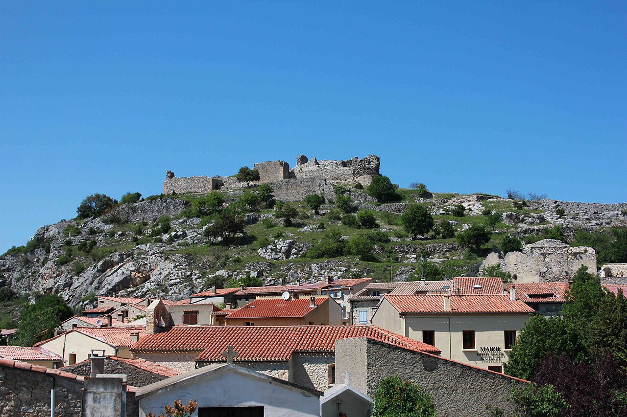 Ruines du château et de l'église Saint-Pierre